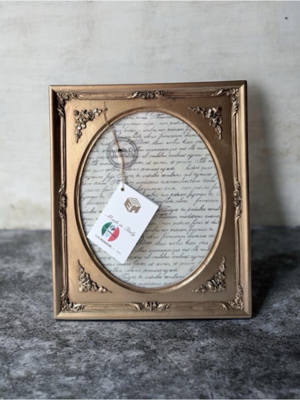 Wood Baroque-style photo frame by Euromarchi, Italy gold ornate oval opening NEW